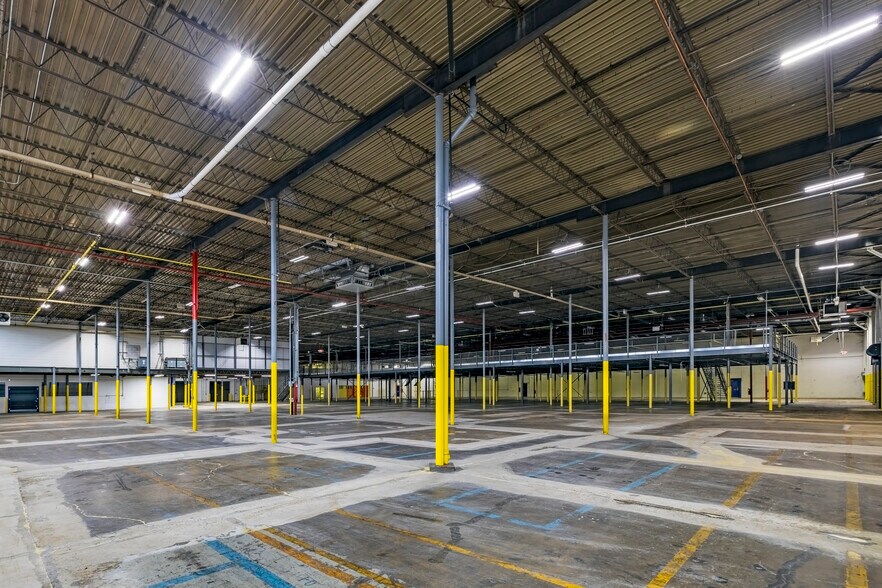 More Photos Of 305 Veterans Blvd, Carlstadt Warehouse For Lease