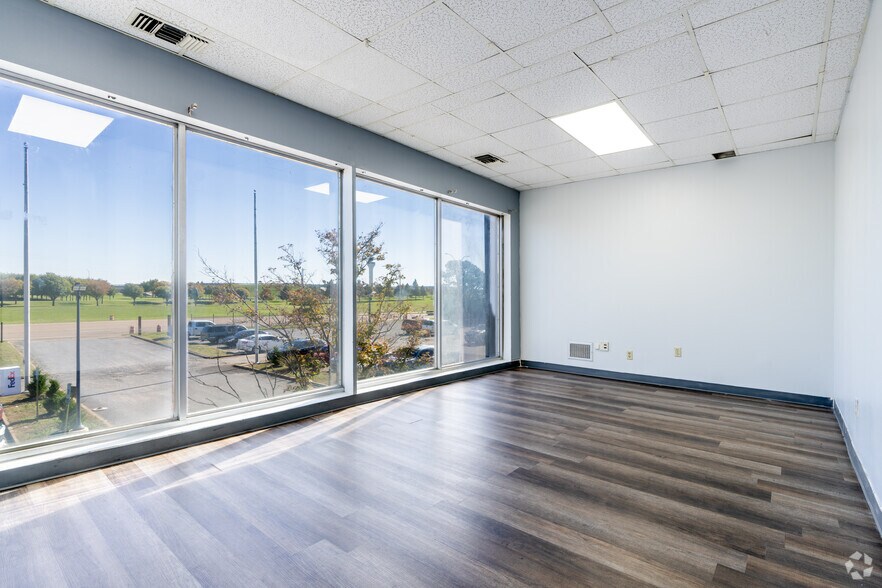 More Photos Of 3385 Airways Blvd, Memphis Office For Sale