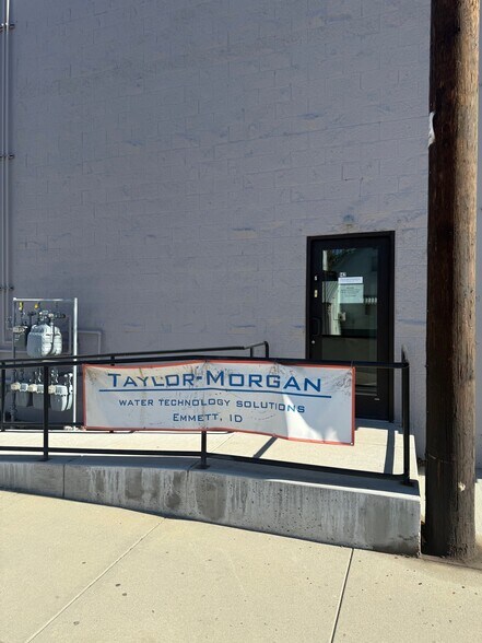 More Photos Of 135-145 S Washington, Emmett Freestanding For Lease