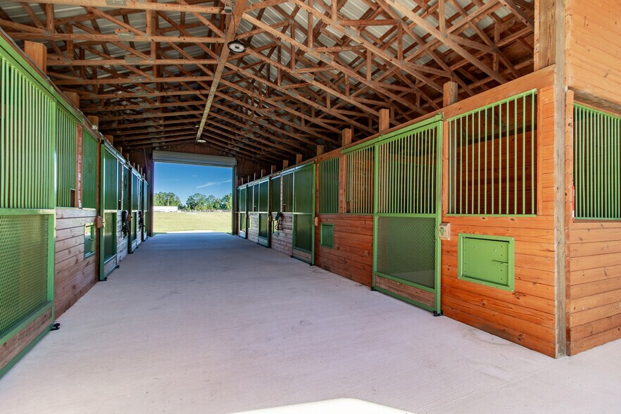 More Photos Of 20221 SW 5th Pl, Dunnellon Specialty For Sale