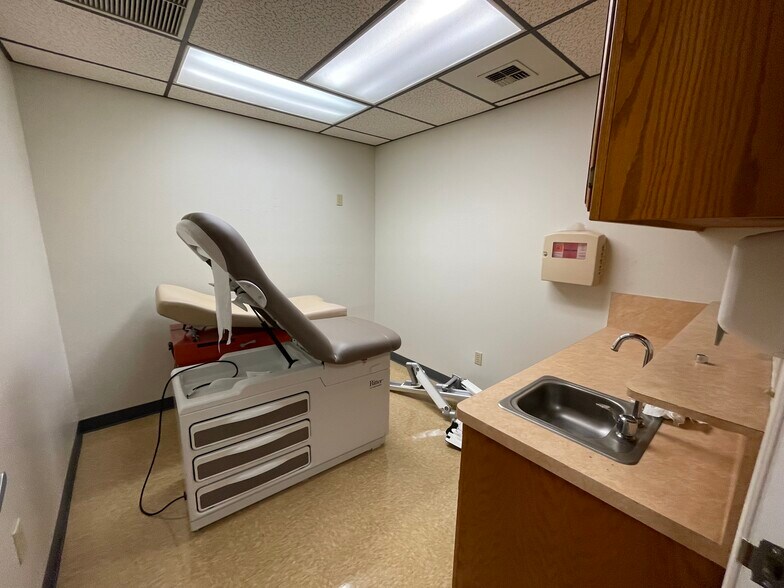 More Photos Of 3807 Union Ave, Bakersfield Medical For Lease