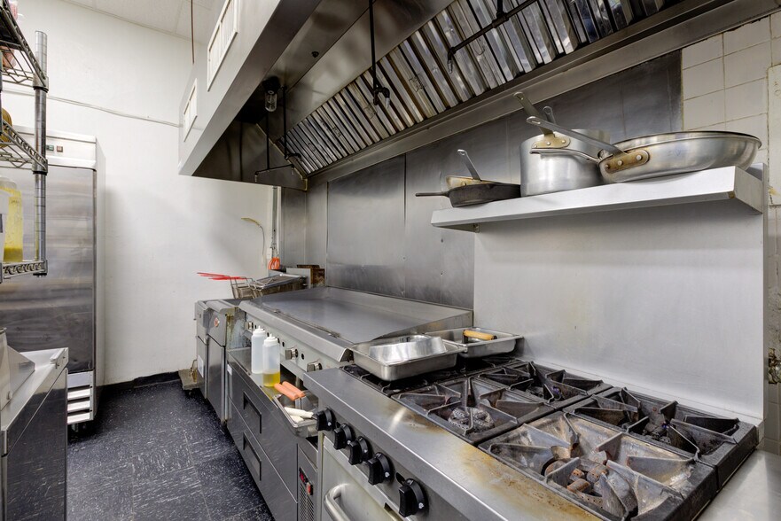 More Photos Of 1517 N 4th St, Philadelphia Showroom For Sale