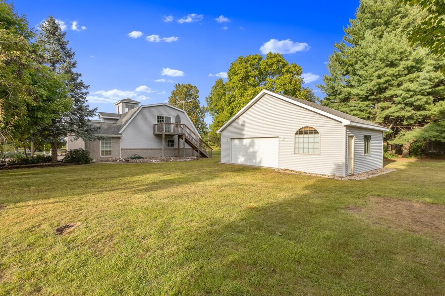 More Photos Of 2507 E 1100 N, Demotte Apartments For Sale