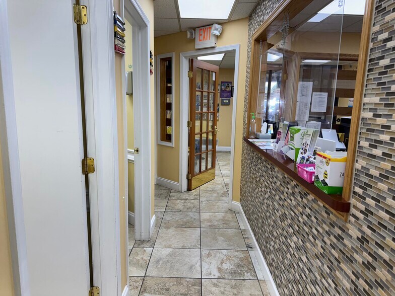 More Photos Of 5-10 Brunswick Woods Dr, East Brunswick Office For Lease