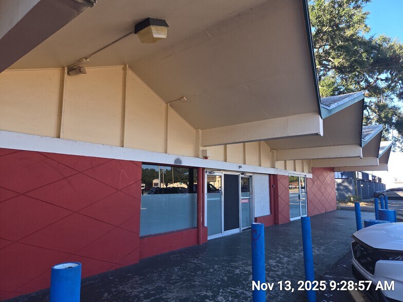More Photos Of 225 E Brandon Blvd, Brandon General Retail For Lease