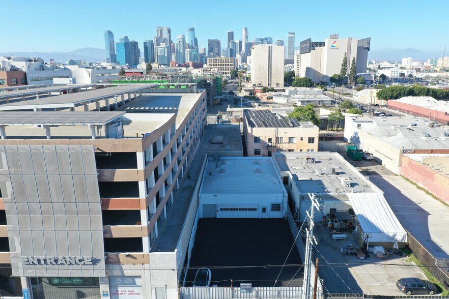 More Photos Of 235 W 24th St, Los Angeles Service For Lease