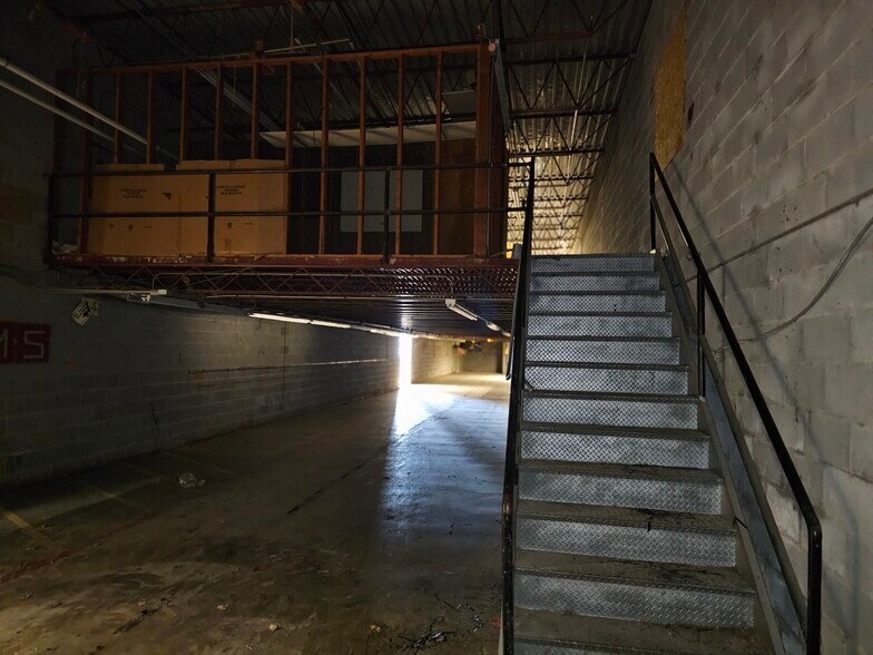 More Photos Of 316-326 West Ave, Albion Town Orleans Unknown For Lease