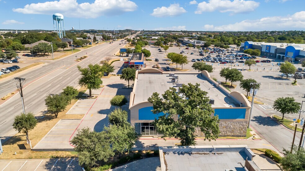 More Photos Of 1714 Precinct Line Rd, Hurst Unknown For Lease