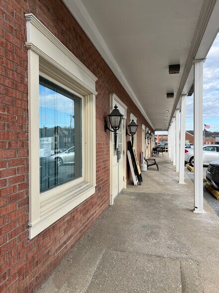 More Photos Of 148 W Pike St, Canonsburg Storefront Retail Office For Lease