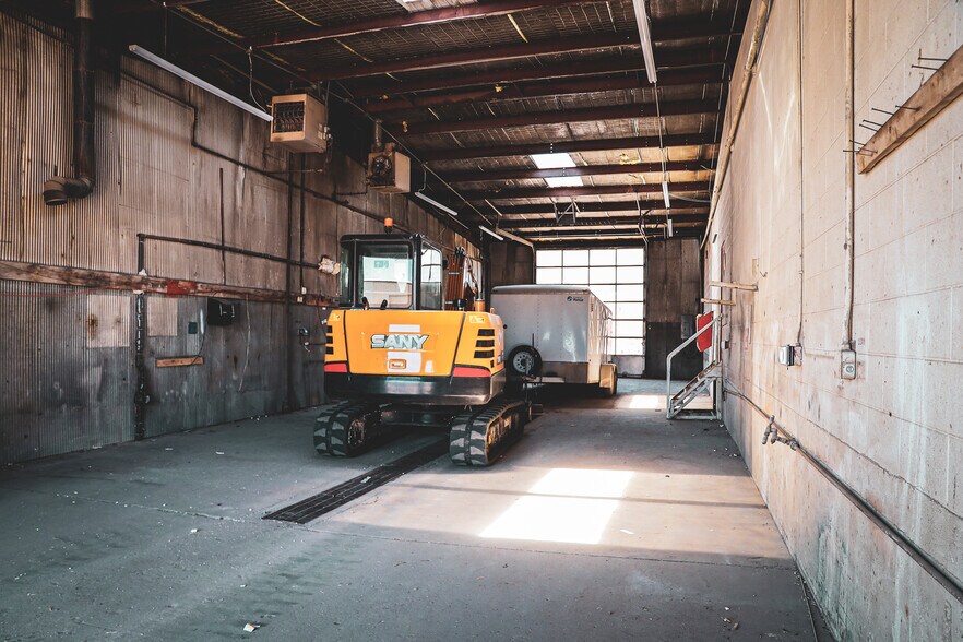 More Photos Of 2302 W Lincolnway, Cheyenne Light Manufacturing For Lease