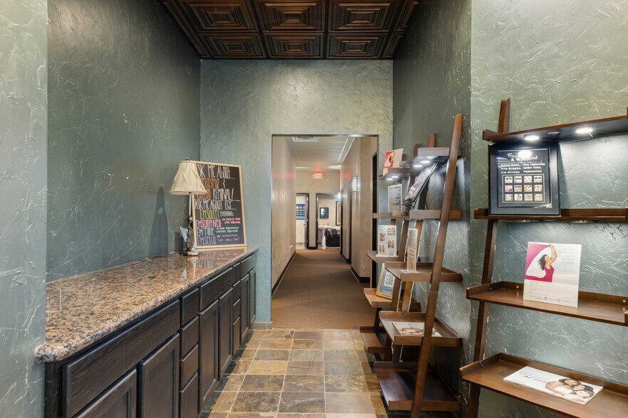 More Photos Of 11464 Space Center Blvd, Houston Freestanding For Sale