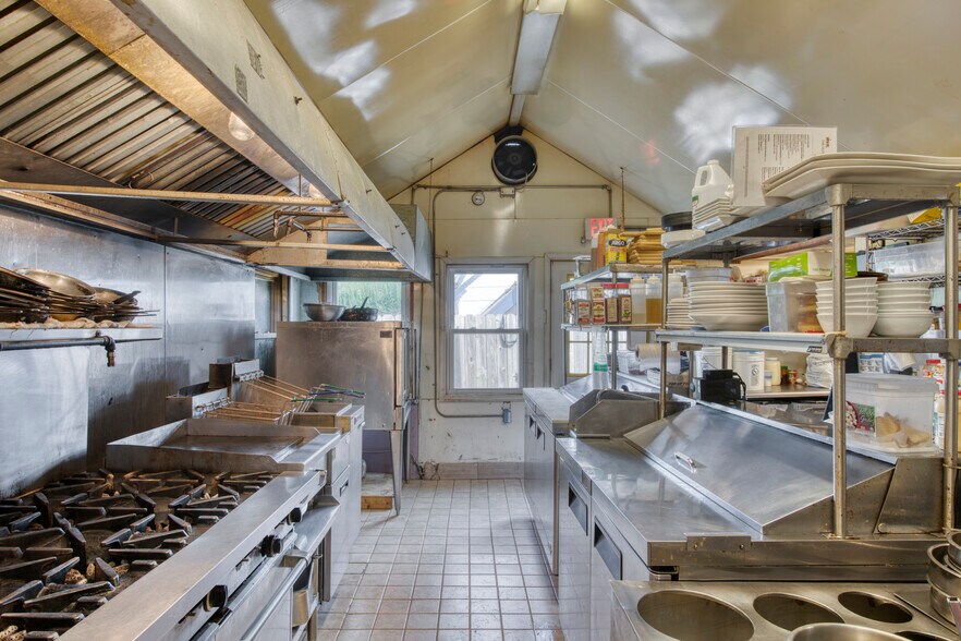 More Photos Of 63 S Euclid Ave, Montauk Restaurant For Sale
