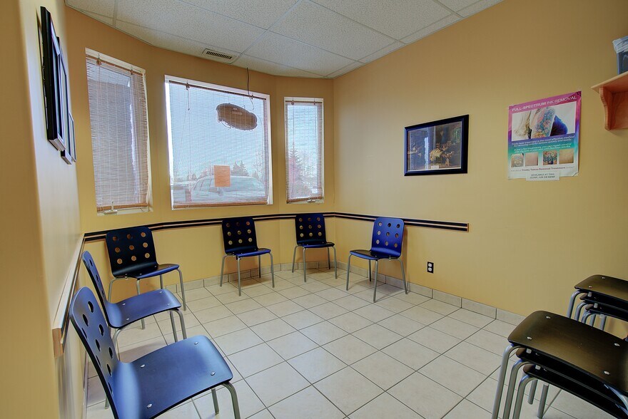 More Photos Of 5021 Parkwood Rd, Blackfalds Medical For Sale