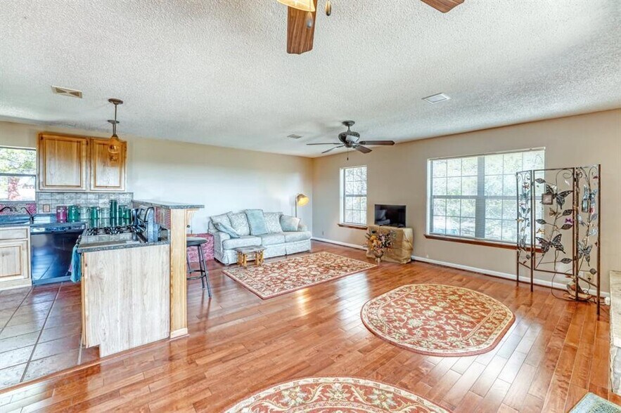 More Photos Of 19818 Colina Dr, Lago Vista Specialty For Sale