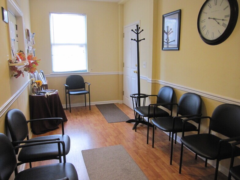 More Photos Of 199 Broad St, Bloomfield Medical For Lease