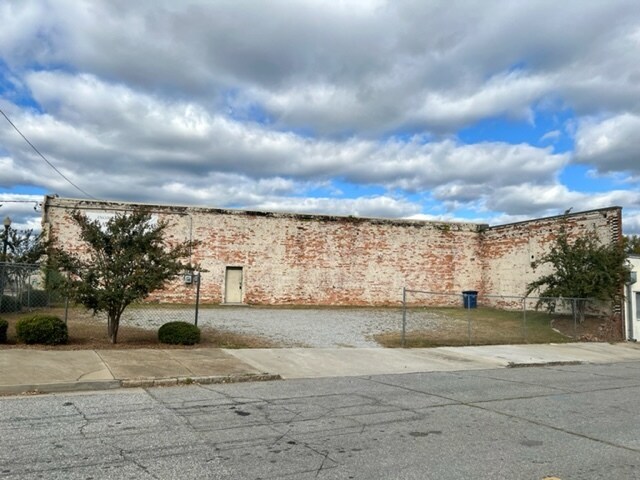 More Photos Of 880 Martin Luther King Jr Blvd, Macon-Bibb Storefront Retail Office For Sale