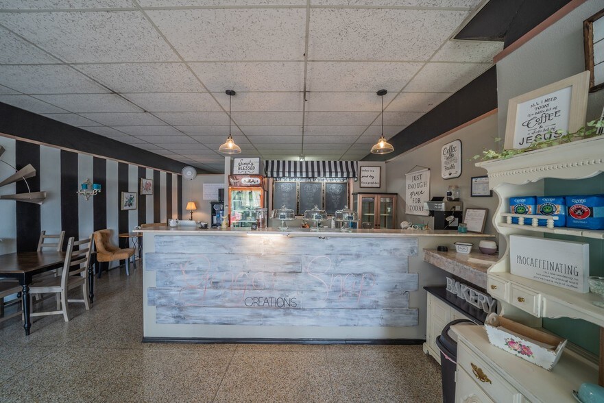 More Photos Of 75 N Waco St, Hillsboro General Retail For Lease