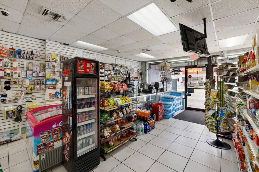 More Photos Of 3160-3158 NW 7th St, Miami Convenience Store For Sale