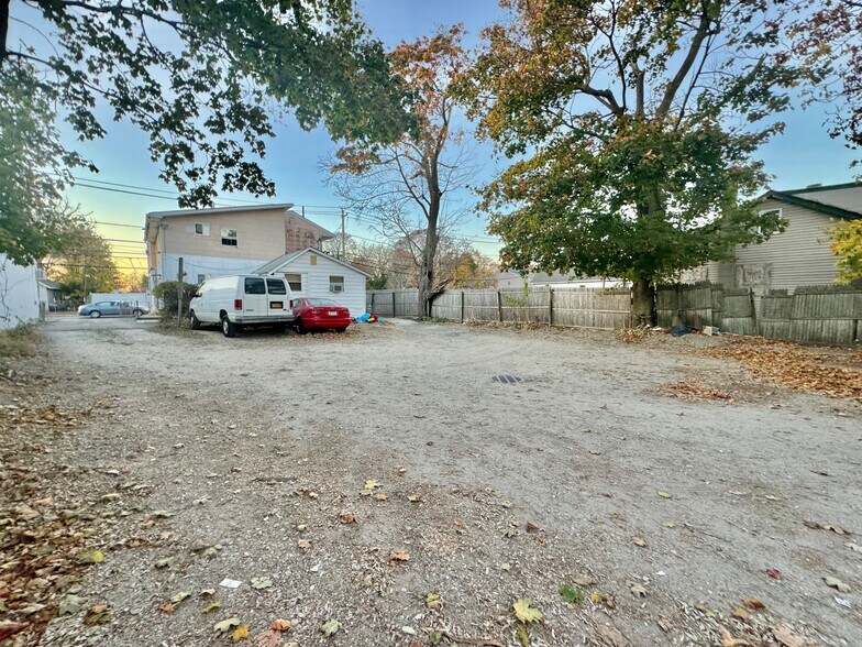 More Photos Of 225 & 227 Albany Ave, Amityville General Retail For Sale