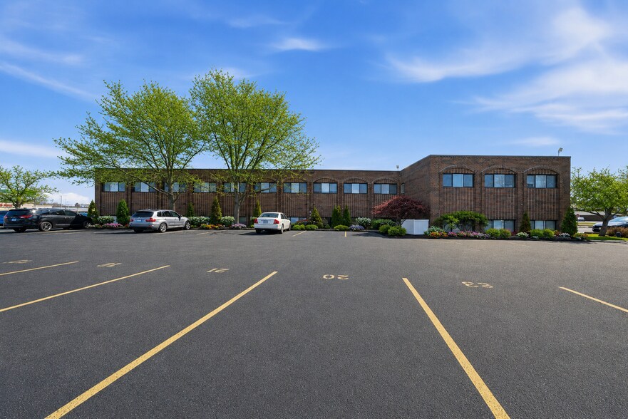 More Photos Of 460 Coventry Ln, Crystal Lake Apartments For Sale