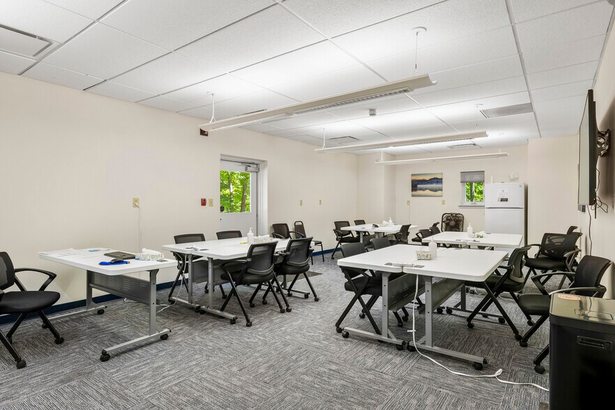 More Photos Of 25 Delaware Ave, Delmar Office For Sale