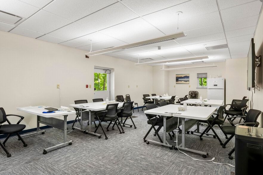 More Photos Of 25 Delaware Ave, Delmar Office For Sale