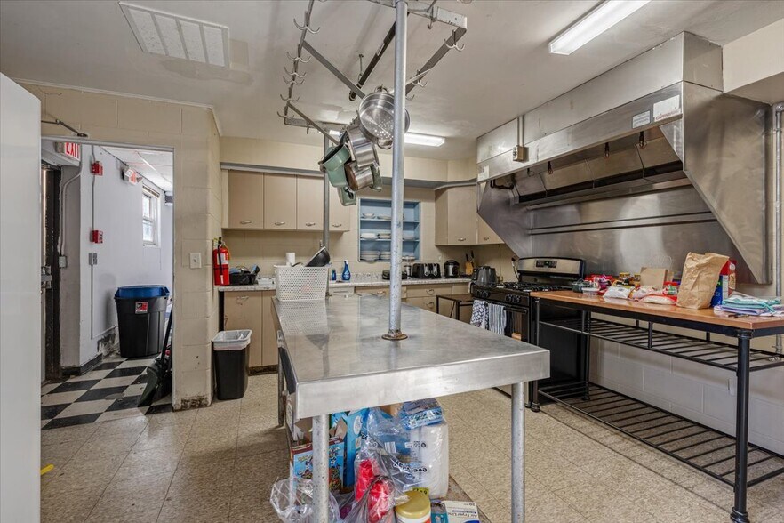 More Photos Of 918 Kimberly Dr, Dekalb Sorority Fraternity House For Sale