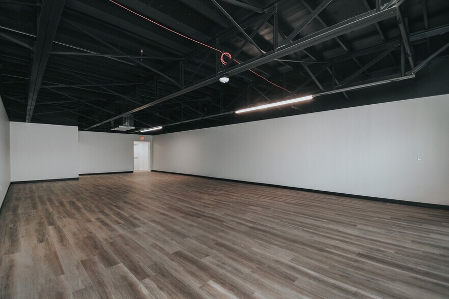More Photos Of 3706 N Navarro St, Victoria Storefront For Lease