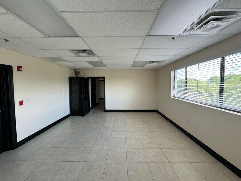 More Photos Of 1490 Sunshadow Dr, Casselberry Loft Creative Space For Lease