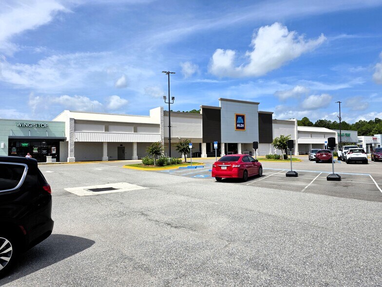 More Photos Of 1351 Boone Avenue Ext E, Kingsland Unknown For Lease