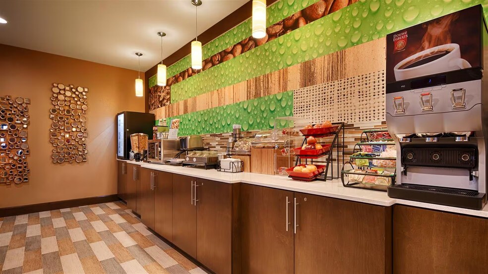 More Photos Of 310 E I 10 Frontage Rd, Flatonia Hotel For Sale