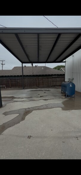 More Photos Of 424 W Henderson St, Cleburne Auto Dealership For Lease