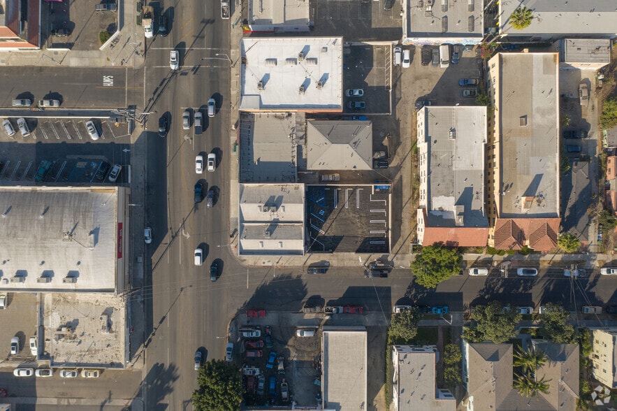 More Photos Of 900 N Western Ave, Los Angeles Showroom For Sale