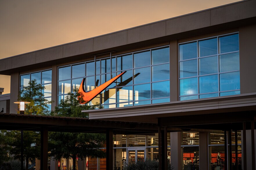 More Photos Of 2910 W Loop 289, Lubbock Unknown For Lease