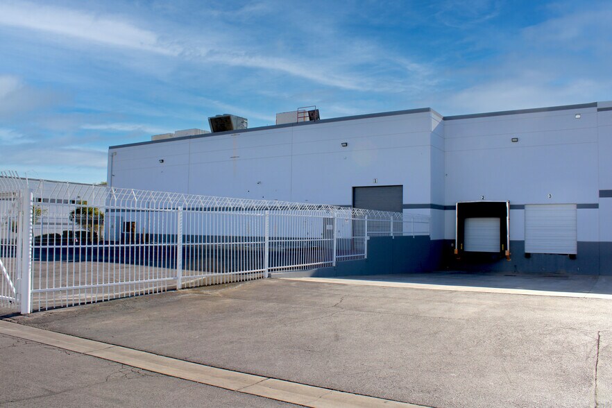More Photos Of 7511 Eastgate Rd, Henderson Warehouse For Sale