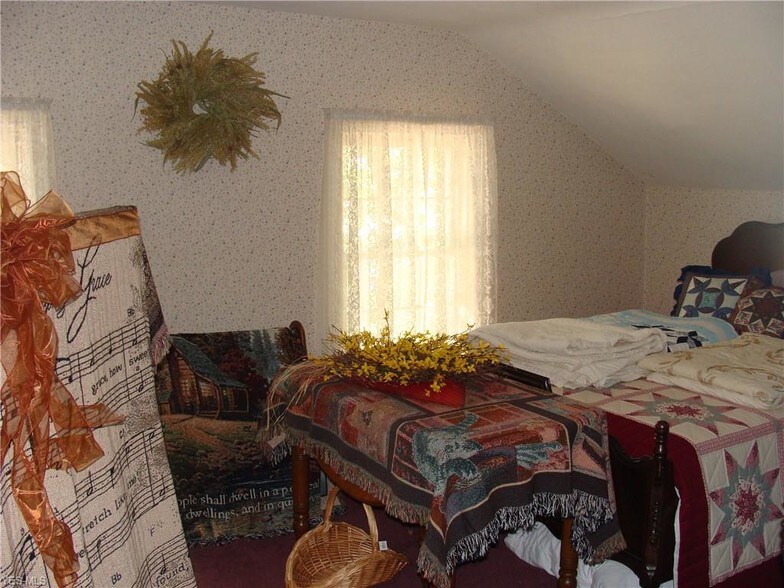 More Photos Of 890 E State St, Salem Flex For Sale