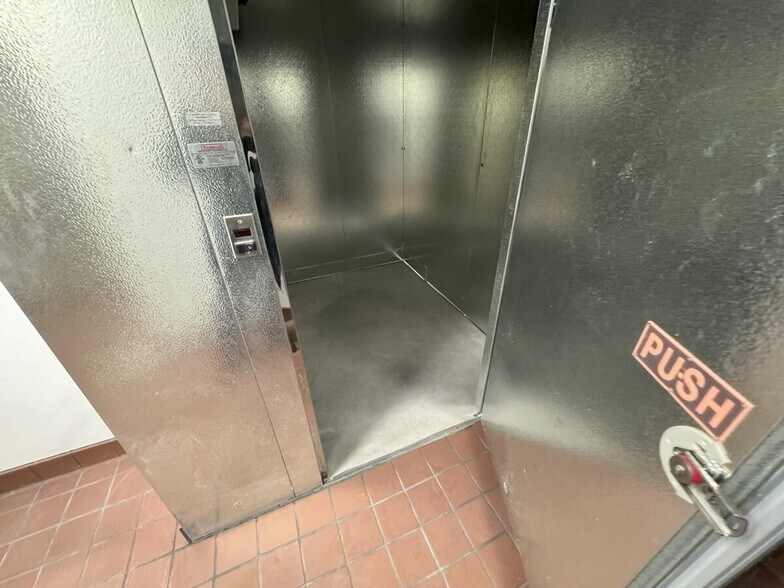 More Photos Of 100-112 W 9th St, Los Angeles Office For Lease