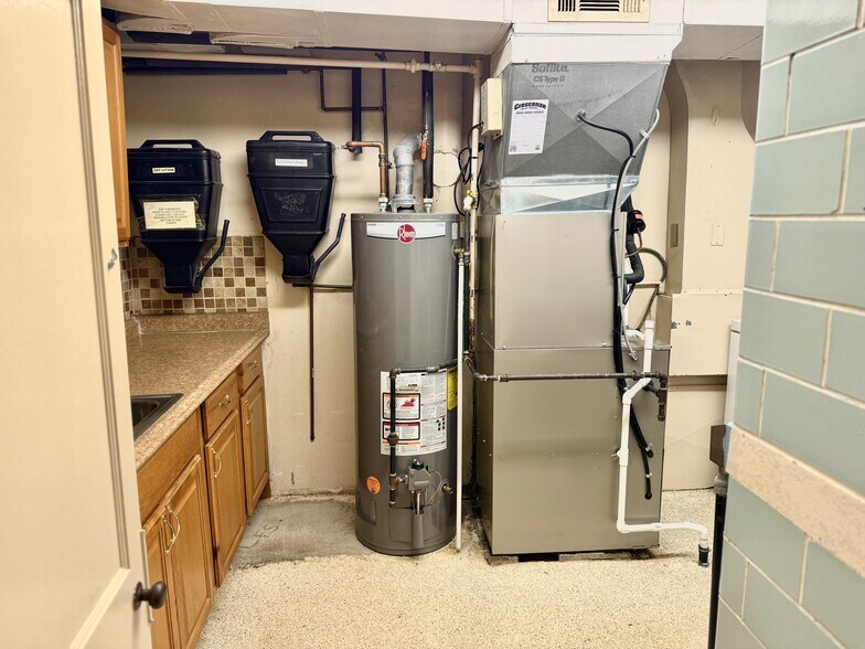 More Photos Of 1107 Lincoln Way E, Massillon Veterinarian Kennel For Sale