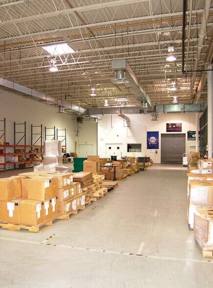 More Photos Of 21-23 W Aylesbury Rd, Timonium Light Distribution For Sale