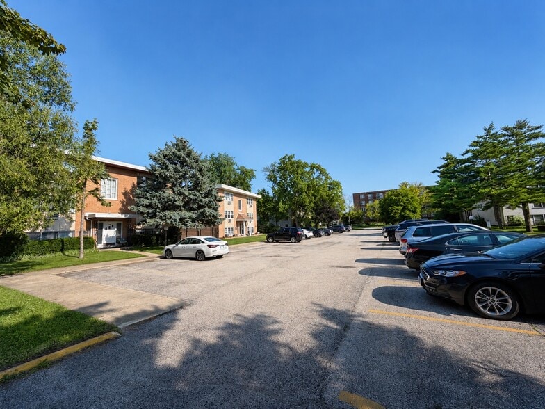 More Photos Of 8047 W Foster Ln, Niles Apartments For Sale