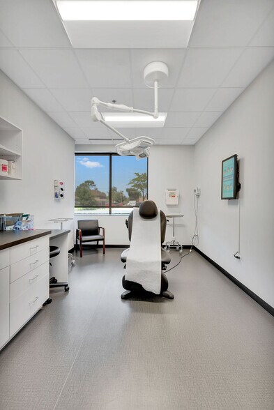 More Photos Of 9300 Waukegan Rd, Morton Grove Medical For Sale