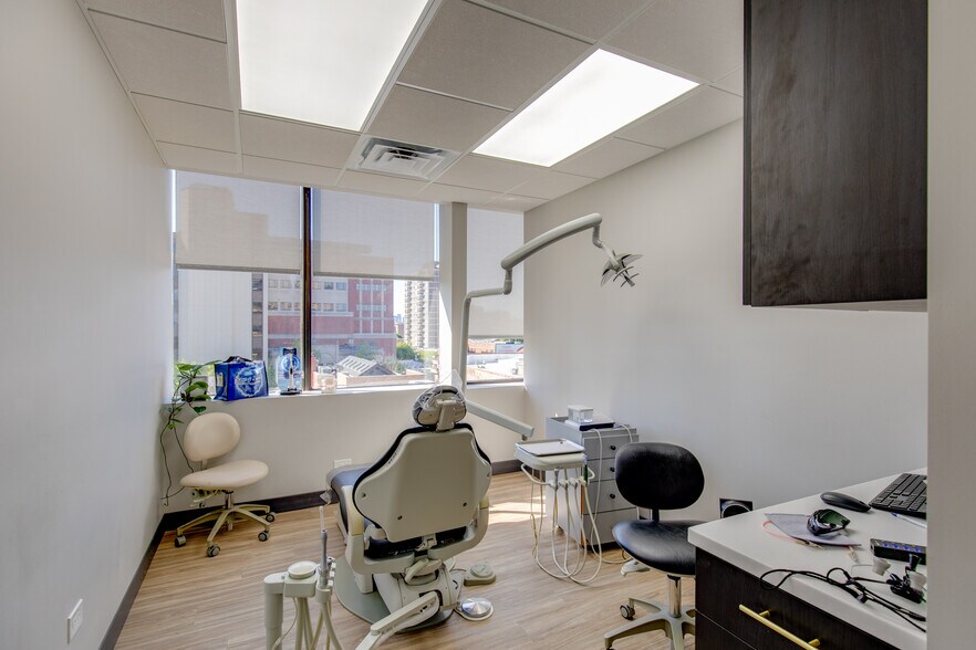 More Photos Of 2551 N Clark St, Chicago Office For Lease