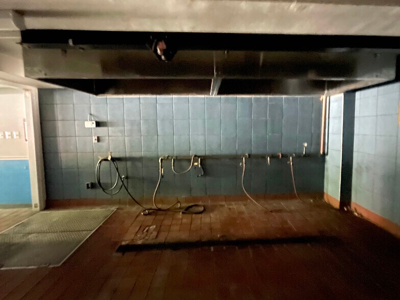 More Photos Of 1611 Bank St, Baltimore Restaurant For Lease