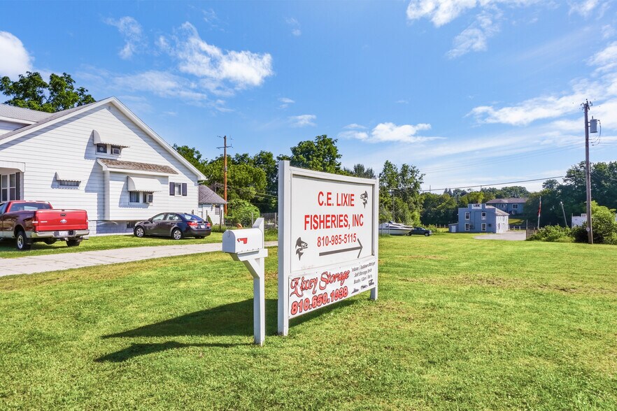 More Photos Of 1227 Water St, Port Huron General Retail For Sale