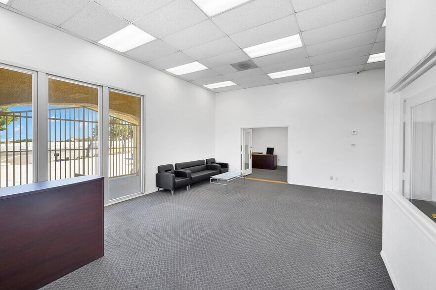 More Photos Of 2660 Pearblossom Hwy, Palmdale Office Residential For Sale