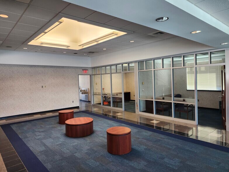 More Photos Of 1600 Sumneytown Pike, Lansdale Bank For Lease