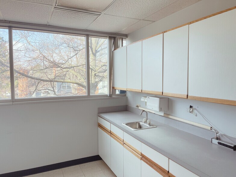 More Photos Of 1700 W Central Rd, Arlington Heights Medical For Lease