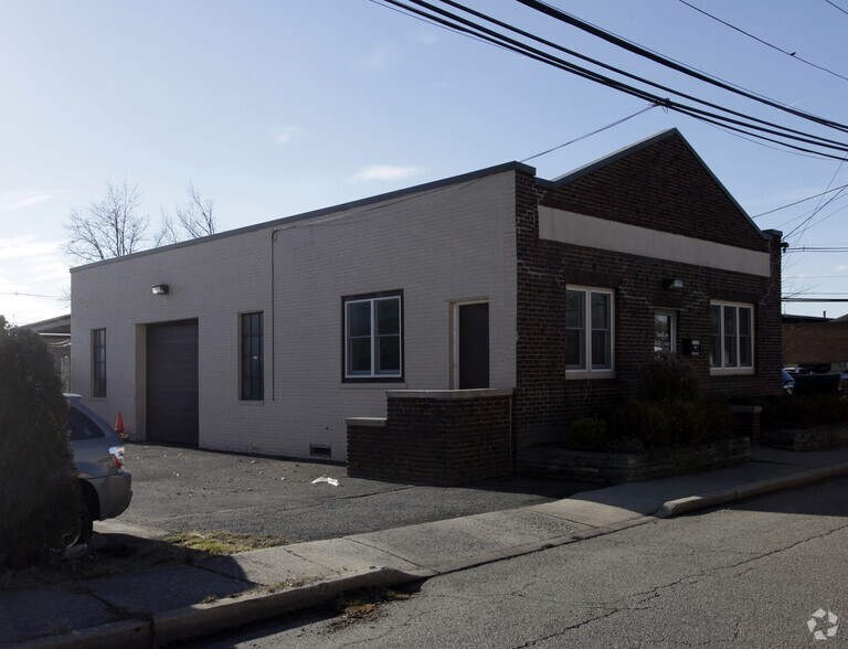 Primary Photo Of 500 W Commercial Ave, Moonachie Warehouse For Lease