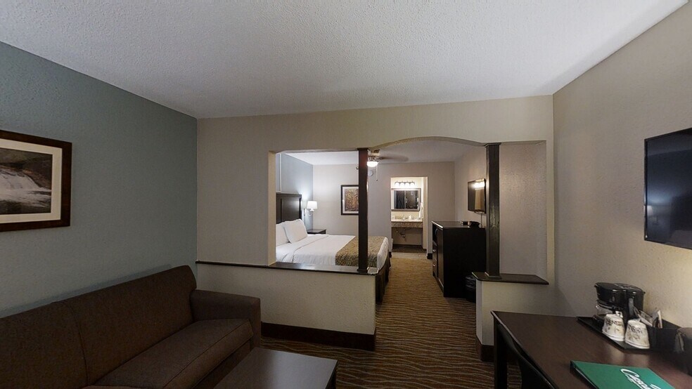 More Photos Of 201 Sugarloaf Rd, Hendersonville Hotel For Sale
