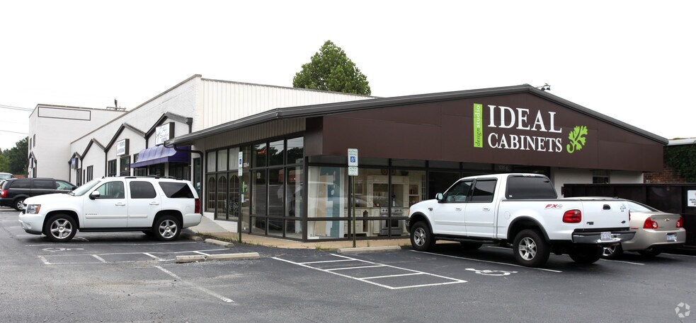 More Photos Of 1220 Battleground Ave, Greensboro Freestanding For Lease